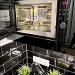 Penthouse Wolkenplatz 55 Qm -- Grosse Dachterrasse, Kostenfrei Garage Und Wlan, Ebk, Smart Tv, Haltestelle Stadtbahn 100 Meter -- Perfekt Fuer Geschaeftsreisende Und Familien Lejlighed