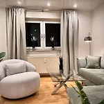 Penthouse Wolkenplatz 55 Qm -- Grosse Dachterrasse, Kostenfrei Garage Und Wlan, Ebk, Smart Tv, Haltestelle Stadtbahn 100 Meter -- Perfekt Fuer Geschaeftsreisende Und Familien *