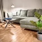 Penthouse Wolkenplatz 55 Qm -- Grosse Dachterrasse, Kostenfrei Garage Und Wlan, Ebk, Smart Tv, Haltestelle Stadtbahn 100 Meter -- Perfekt Fuer Geschaeftsreisende Und Familien Lejlighed *