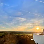Lejlighed Penthouse Wolkenplatz 55 Qm -- Grosse Dachterrasse, Kostenfrei Garage Und Wlan, Ebk, Smart Tv, Haltestelle Stadtbahn 100 Meter -- Perfekt Fuer Geschaeftsreisende Und Familien *