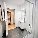 Penthouse Wolkenplatz 55 Qm -- Grosse Dachterrasse, Kostenfrei Garage Und Wlan, Ebk, Smart Tv, Haltestelle Stadtbahn 100 Meter -- Perfekt Fuer Geschaeftsreisende Und Familien