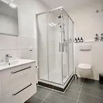 Penthouse Wolkenplatz 55 Qm -- Grosse Dachterrasse, Kostenfrei Garage Und Wlan, Ebk, Smart Tv, Haltestelle Stadtbahn 100 Meter -- Perfekt Fuer Geschaeftsreisende Und Familien *