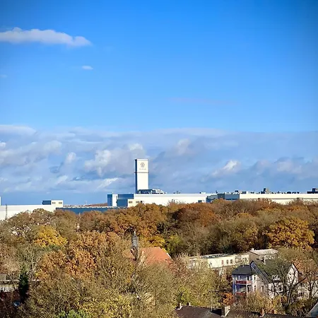 Apartamento Penthouse Wolkenplatz 55 Qm -- Grosse Dachterrasse, Kostenfrei Garage Und Wlan, Ebk, Smart Tv, Haltestelle Stadtbahn 100 Meter -- Perfekt Fuer Geschaeftsreisende Und Familien