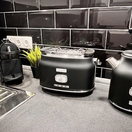 Apartamento Penthouse Wolkenplatz 55 Qm -- Grosse Dachterrasse, Kostenfrei Garage Und Wlan, Ebk, Smart Tv, Haltestelle Stadtbahn 100 Meter -- Perfekt Fuer Geschaeftsreisende Und Familien *