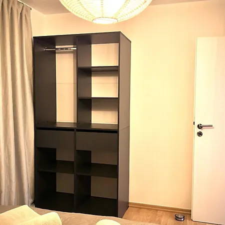 Apartamento Penthouse Wolkenplatz 55 Qm -- Grosse Dachterrasse, Kostenfrei Garage Und Wlan, Ebk, Smart Tv, Haltestelle Stadtbahn 100 Meter -- Perfekt Fuer Geschaeftsreisende Und Familien *