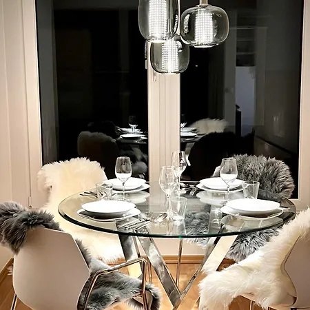 Penthouse Wolkenplatz 55 Qm -- Grosse Dachterrasse, Kostenfrei Garage Und Wlan, Ebk, Smart Tv, Haltestelle Stadtbahn 100 Meter -- Perfekt Fuer Geschaeftsreisende Und Familien * Hanóver