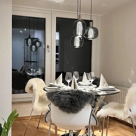 Penthouse Wolkenplatz 55 Qm -- Grosse Dachterrasse, Kostenfrei Garage Und Wlan, Ebk, Smart Tv, Haltestelle Stadtbahn 100 Meter -- Perfekt Fuer Geschaeftsreisende Und Familien Apartamento