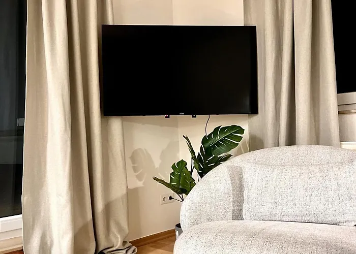 Penthouse Wolkenplatz 55 Qm -- Grosse Dachterrasse, Kostenfrei Garage Und Wlan, Ebk, Smart Tv, Haltestelle Stadtbahn 100 Meter -- Perfekt Fuer Geschaeftsreisende Und Familien
