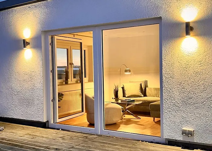 Penthouse Wolkenplatz 55 Qm -- Grosse Dachterrasse, Kostenfrei Garage Und Wlan, Ebk, Smart Tv, Haltestelle Stadtbahn 100 Meter -- Perfekt Fuer Geschaeftsreisende Und Familien شقة هانوفر