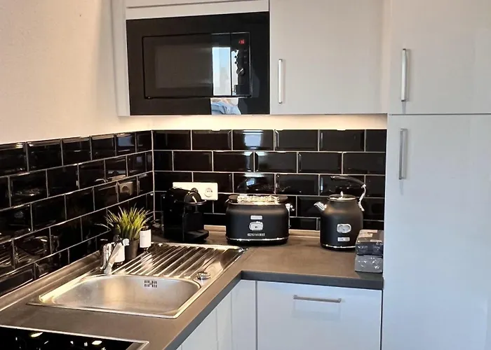 Penthouse Wolkenplatz 55 Qm -- Grosse Dachterrasse, Kostenfrei Garage Und Wlan, Ebk, Smart Tv, Haltestelle Stadtbahn 100 Meter -- Perfekt Fuer Geschaeftsreisende Und Familien *