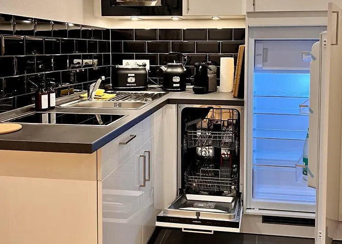 شقة Penthouse Wolkenplatz 55 Qm -- Grosse Dachterrasse, Kostenfrei Garage Und Wlan, Ebk, Smart Tv, Haltestelle Stadtbahn 100 Meter -- Perfekt Fuer Geschaeftsreisende Und Familien