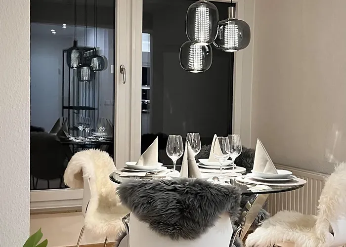 Penthouse Wolkenplatz 55 Qm -- Grosse Dachterrasse, Kostenfrei Garage Und Wlan, Ebk, Smart Tv, Haltestelle Stadtbahn 100 Meter -- Perfekt Fuer Geschaeftsreisende Und Familien Apartment