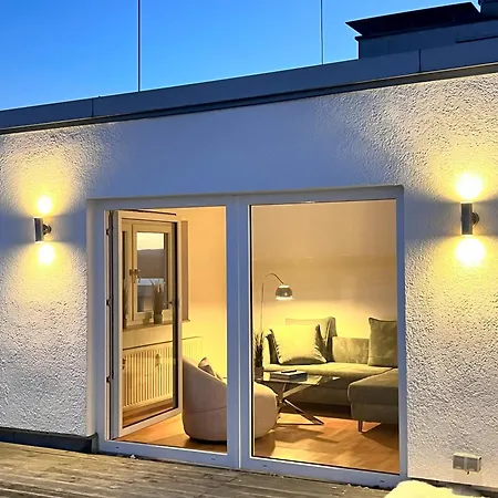 Apartment Penthouse Wolkenplatz 55 Qm -- Grosse Dachterrasse, Kostenfrei Garage Und Wlan, Ebk, Smart Tv, Haltestelle Stadtbahn 100 Meter -- Perfekt Fuer Geschaeftsreisende Und Familien *