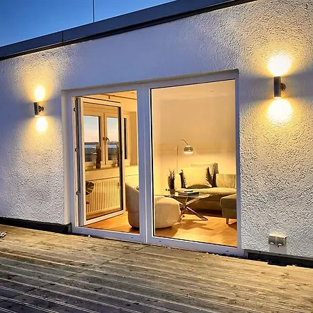 Penthouse Wolkenplatz 55 Qm -- Grosse Dachterrasse, Kostenfrei Garage Und Wlan, Ebk, Smart Tv, Haltestelle Stadtbahn 100 Meter -- Perfekt Fuer Geschaeftsreisende Und Familien Apartment Hannover