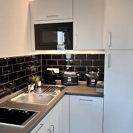 Penthouse Wolkenplatz 55 Qm -- Grosse Dachterrasse, Kostenfrei Garage Und Wlan, Ebk, Smart Tv, Haltestelle Stadtbahn 100 Meter -- Perfekt Fuer Geschaeftsreisende Und Familien *