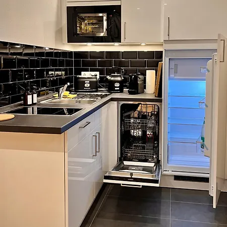 Apartment Penthouse Wolkenplatz 55 Qm -- Grosse Dachterrasse, Kostenfrei Garage Und Wlan, Ebk, Smart Tv, Haltestelle Stadtbahn 100 Meter -- Perfekt Fuer Geschaeftsreisende Und Familien